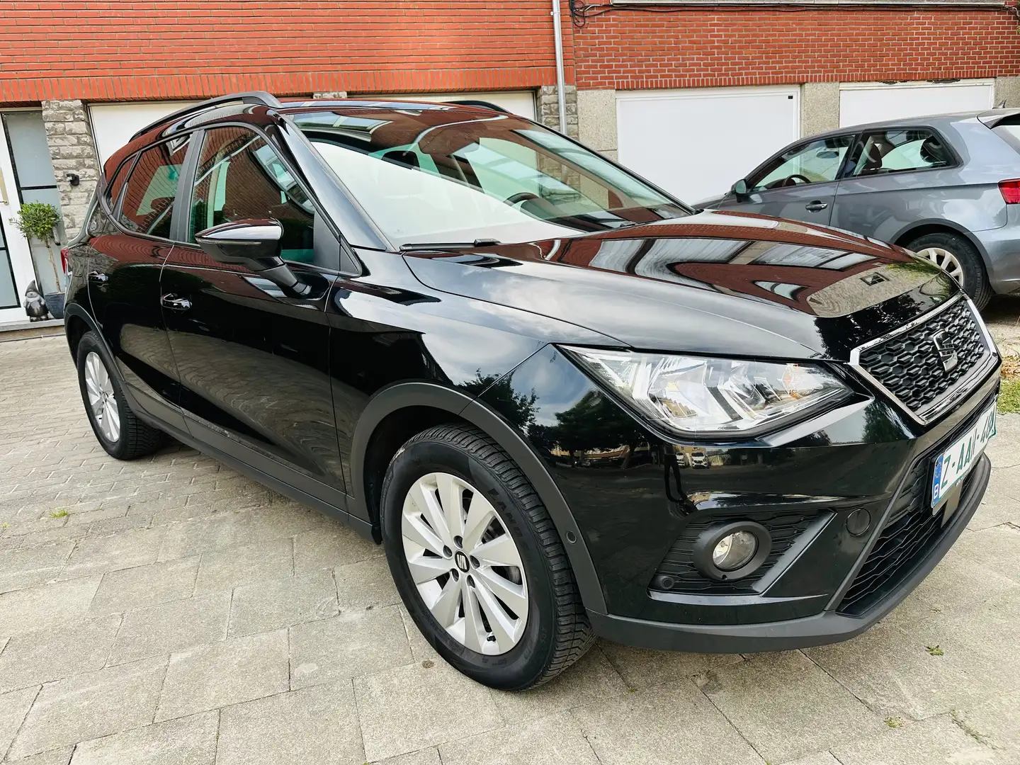 SEAT Arona CNG GAZ + ESSENCE 1.0 TGI Xcellence 2021 10.950 Zwart - 2