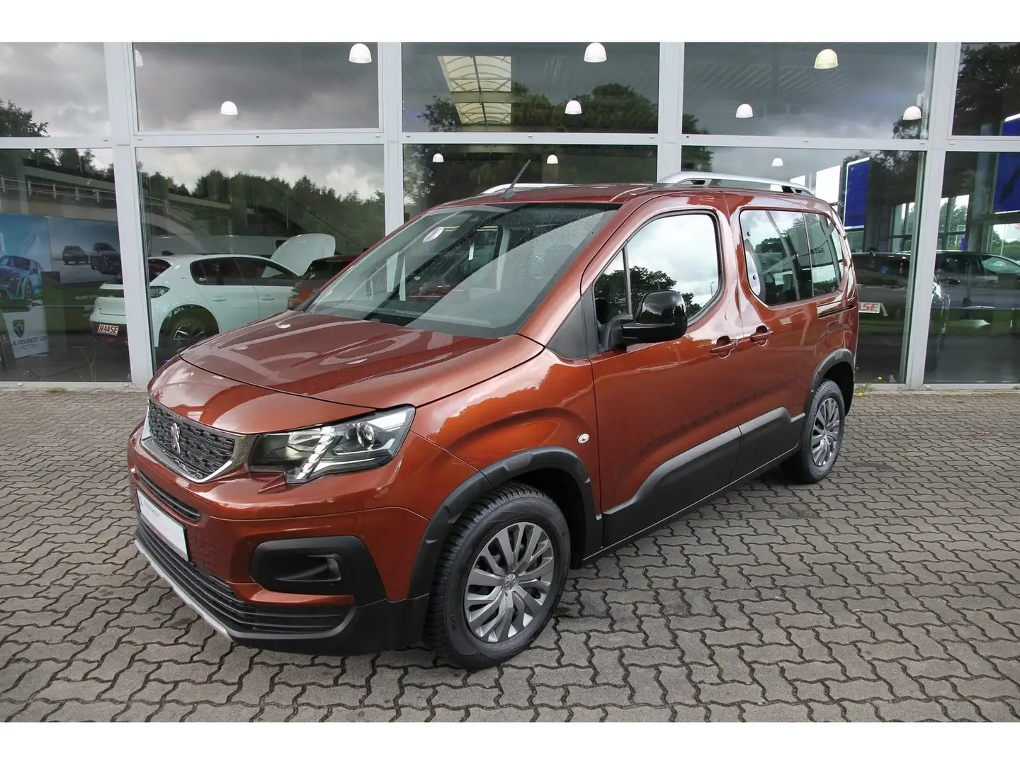 Peugeot Rifter L1 Allure PT 110 SHZ RFK scheckheft Grijs - 1