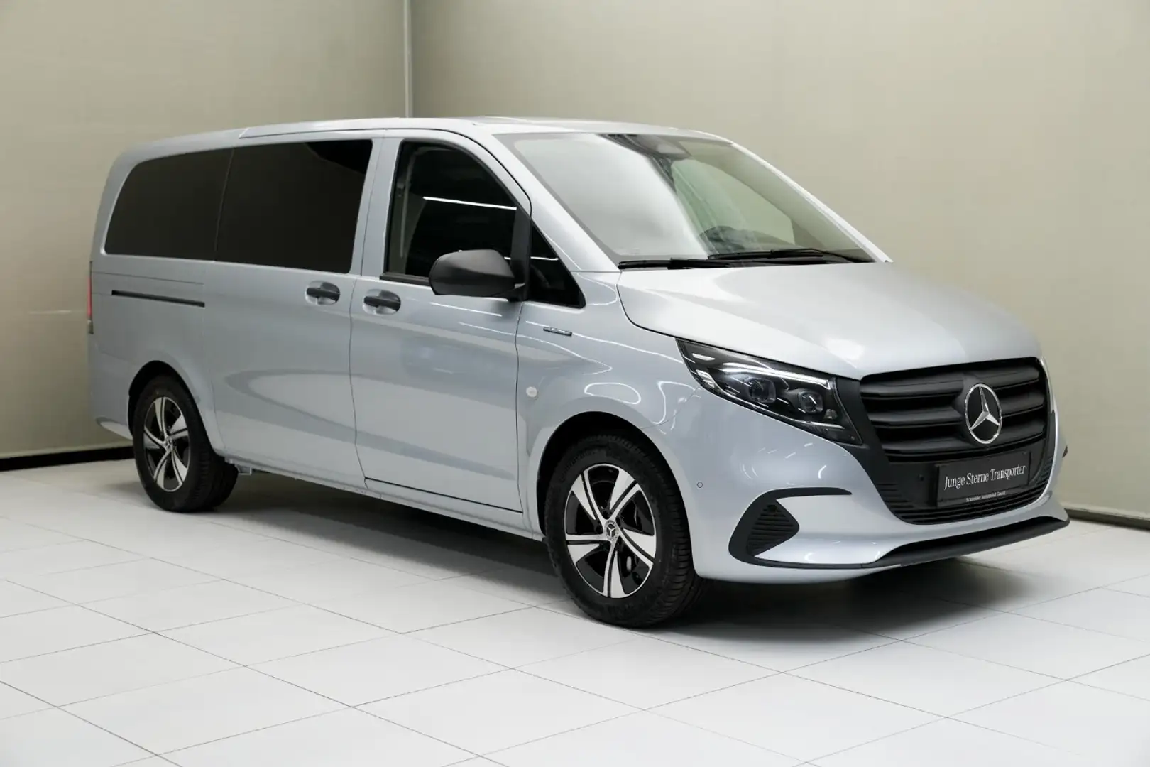 Mercedes-Benz Vito e 129 Tourer PRO Lang SpurH ACC KlimaA SpurW Schwarz - 2