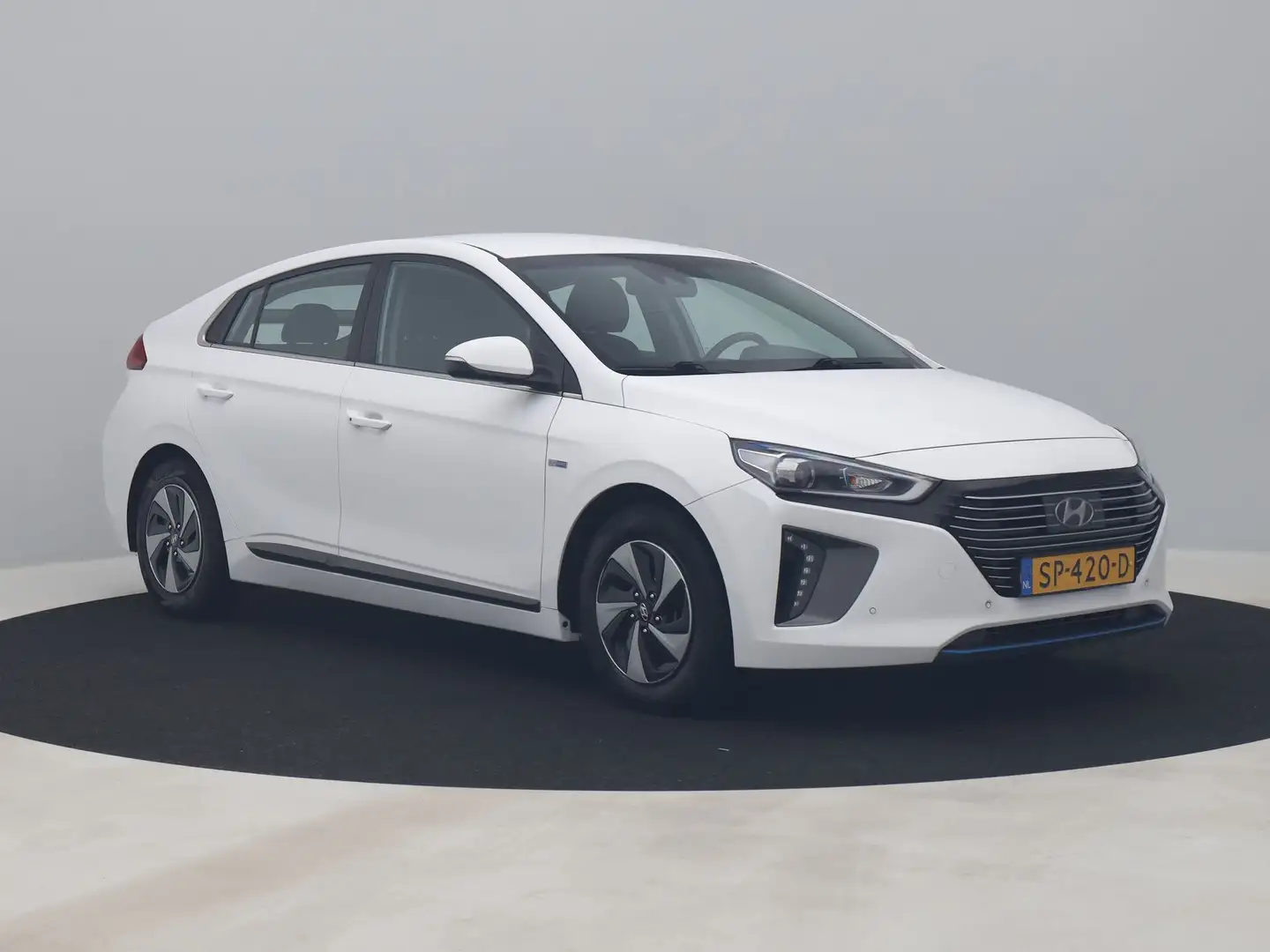 Hyundai IONIQ 1.6 GDi Comfort | CAMERA | ADAPTIVE | KEYLESS Wit - 2
