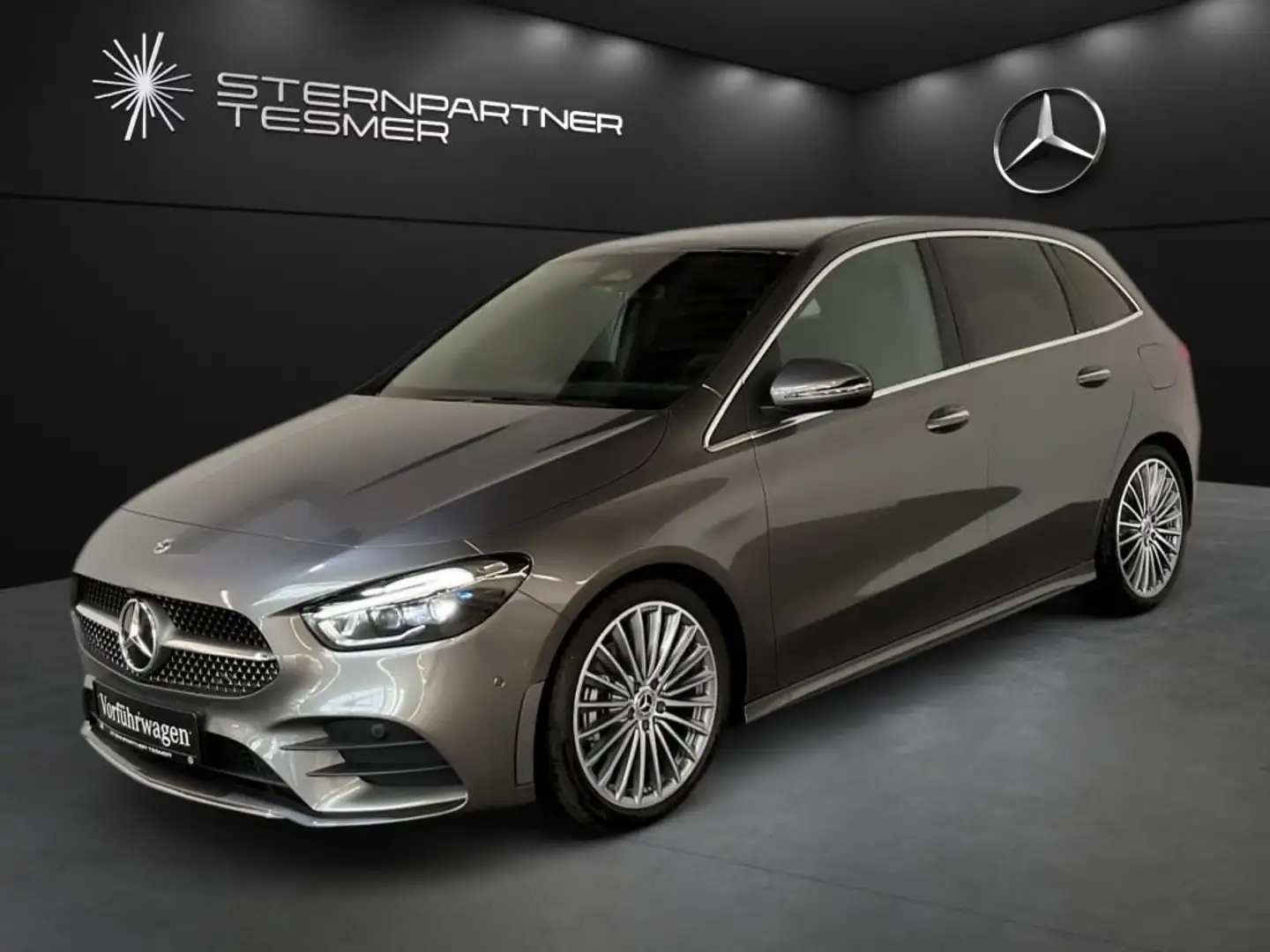 Mercedes-Benz B 200 d AMG, Kamera, AHK, MultiB, EasyP, Distr. Šedá - 2