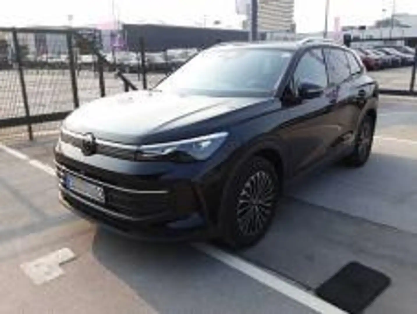 Volkswagen Tiguan Life 1.5eTSI 110kW DSG AHK Area View Schwarz - 1