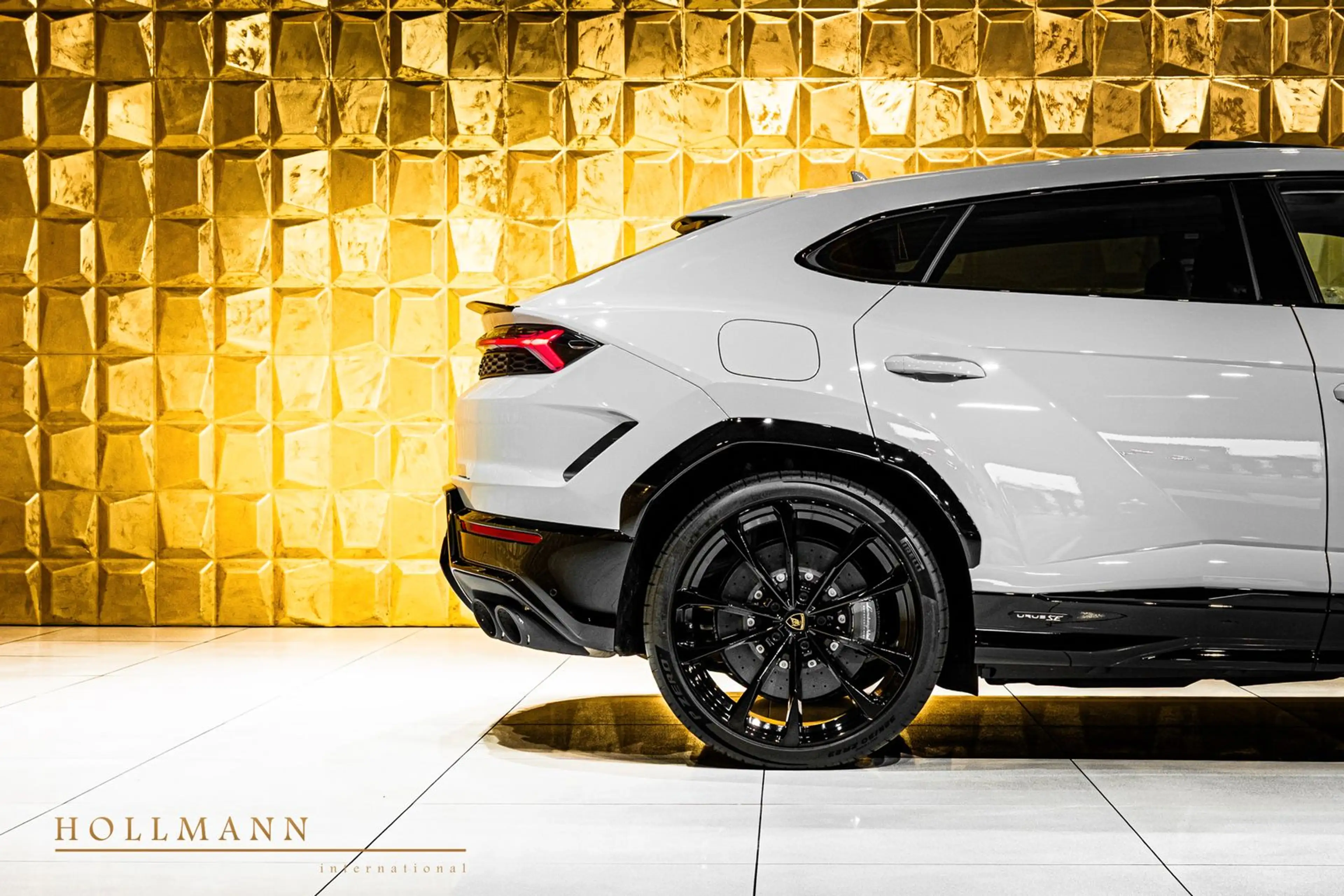 Lamborghini Urus SE + B&O + BIG CARBON PACK + PANO + — photo 12