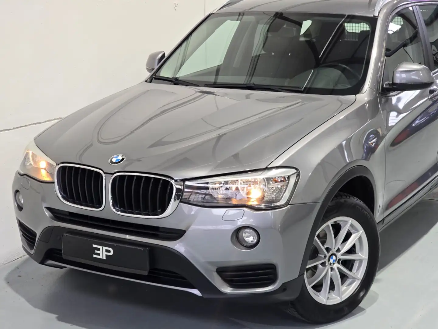 BMW X3 sDrive 18d Gris - 2