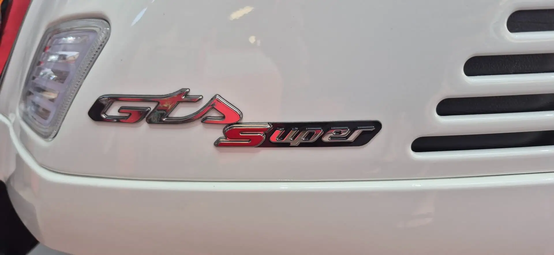 Vespa GTS 125 super ***MOTODOC.BE*** Wit - 2