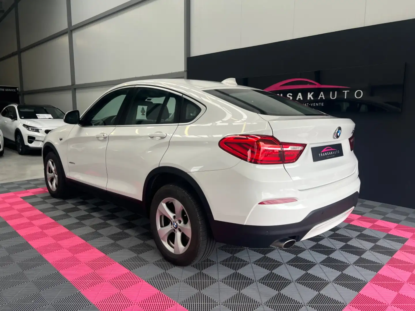 BMW X4 Lounge Plus Wit - 2