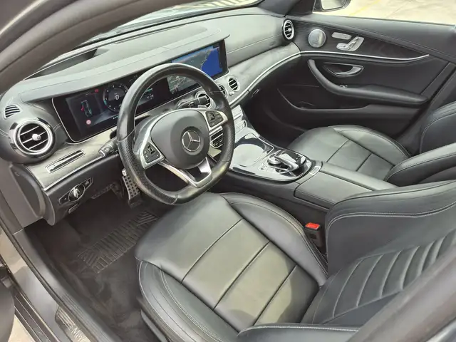 Mercedes-Benz 220 view 6