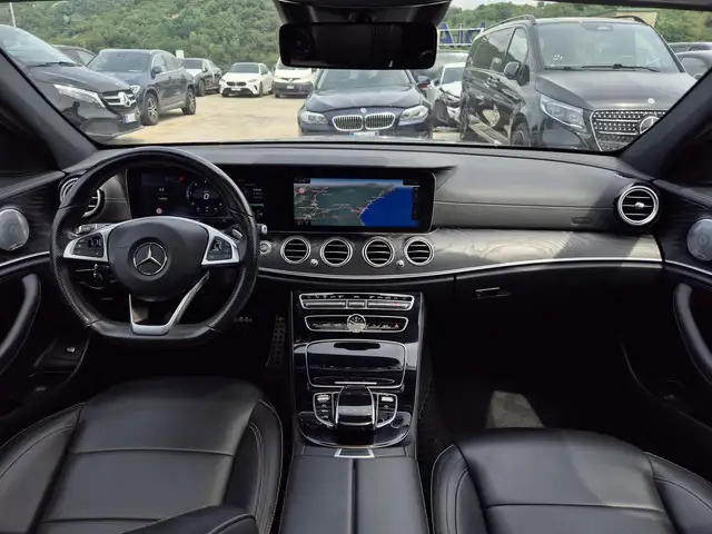 Mercedes-Benz 220 view 8