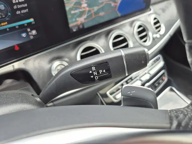 Mercedes-Benz 220 view 10