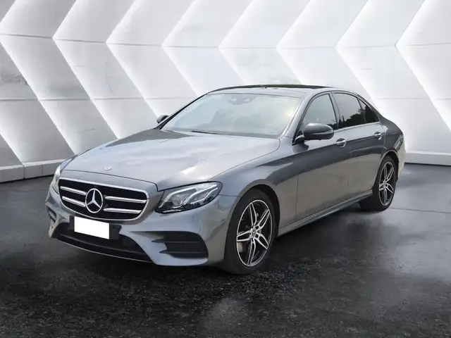 Mercedes-Benz 220 main image
