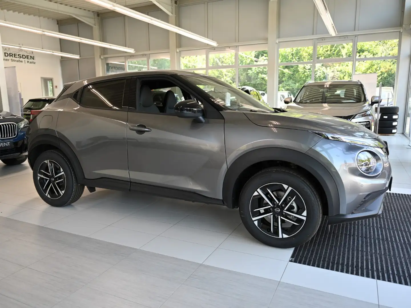 Nissan Juke 1.6 HYBRID 143 PS N-Connecta Kam WinterP Grau - 2