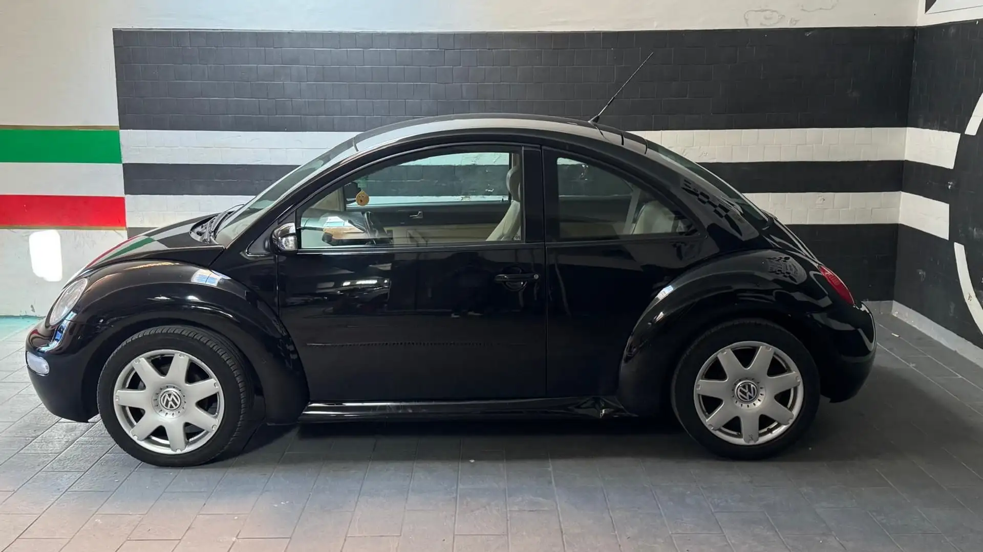Volkswagen New Beetle 1.8 turbo Nero - 1