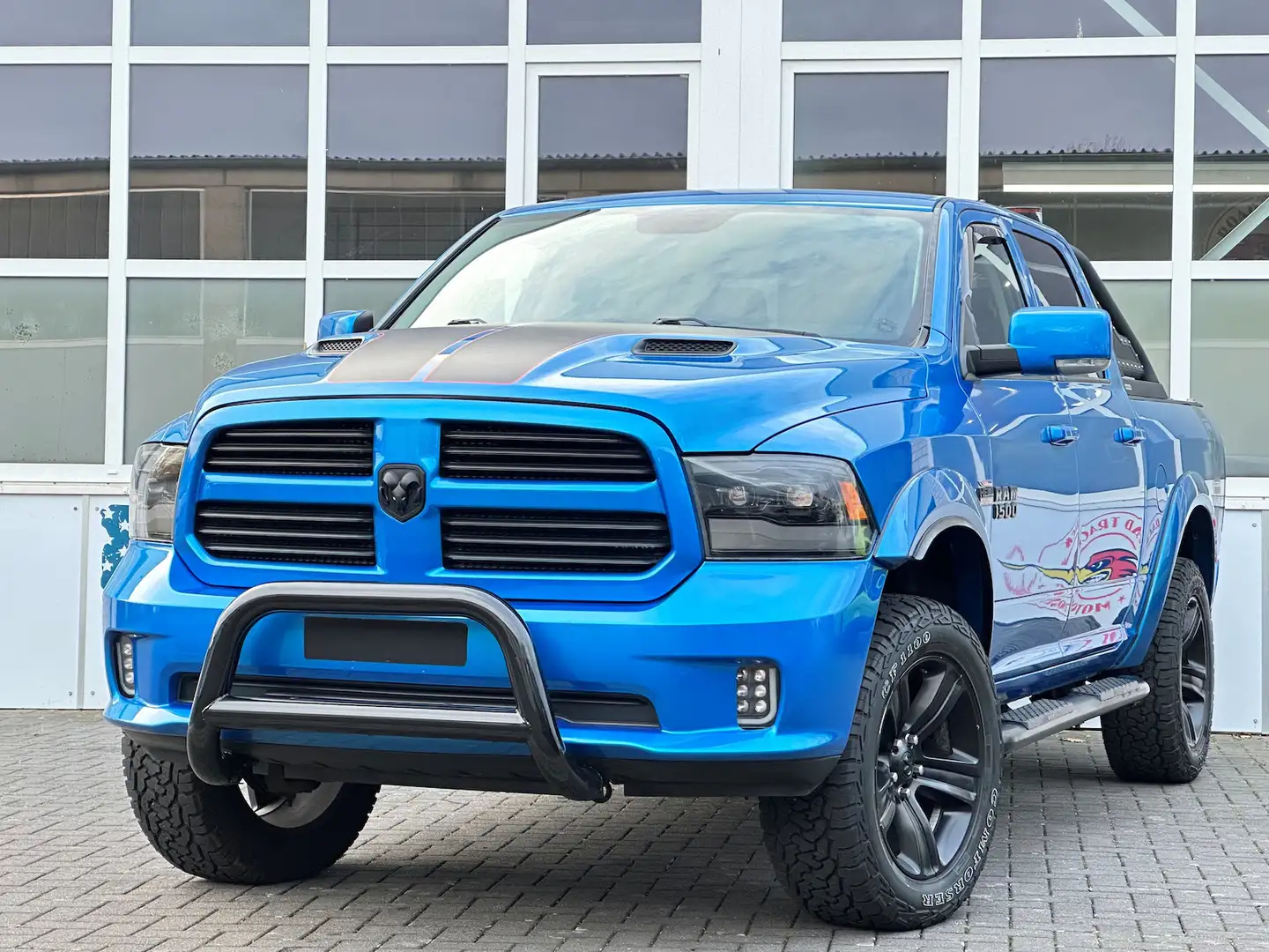 Dodge RAM 1500 Sport Offroad 5,7L 4x4 Rollbar Lift LED Blau - 1
