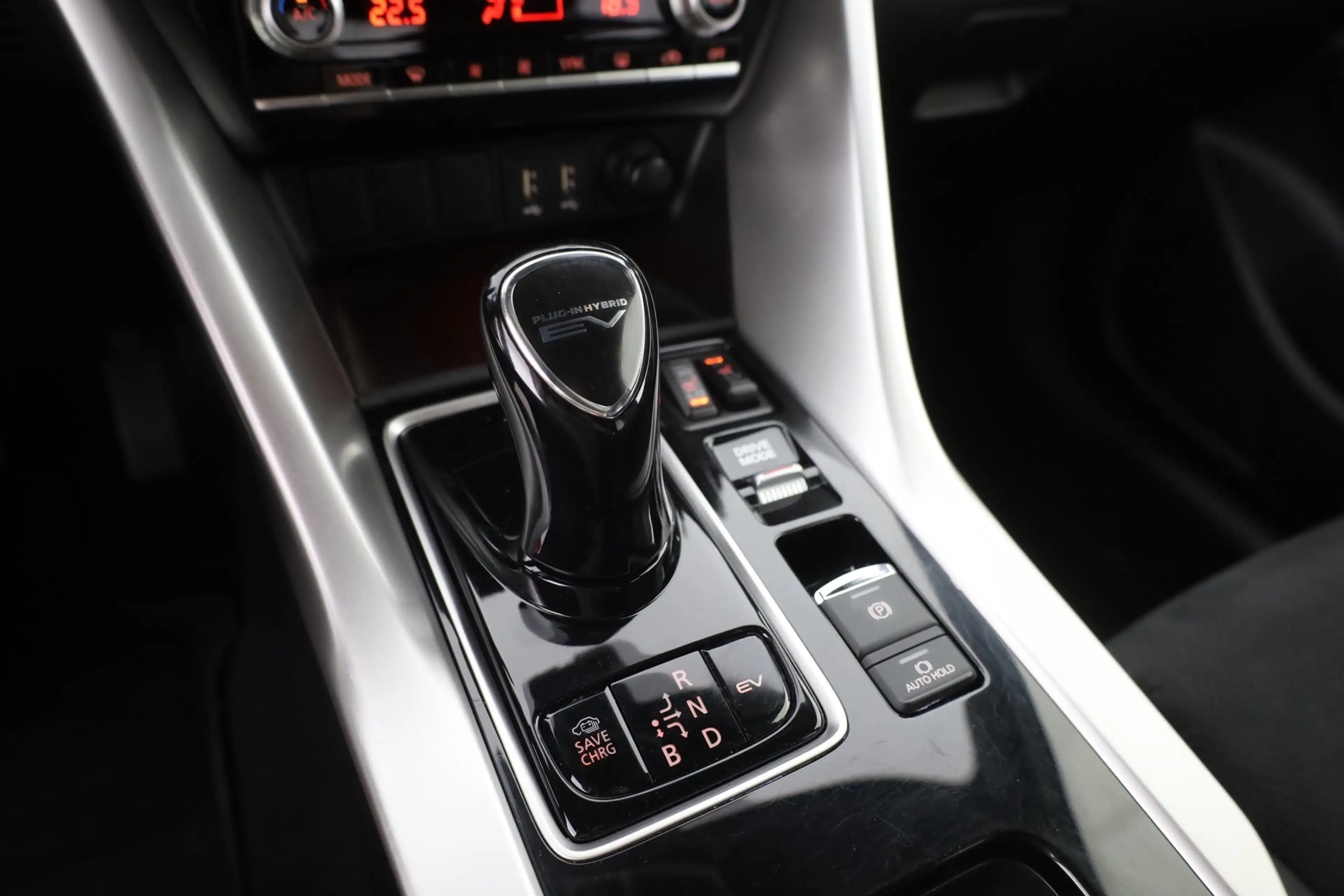 Mitsubishi Eclipse Cross 2.4 Hybrid 4WD LED Navi Kamera DAB — photo 13