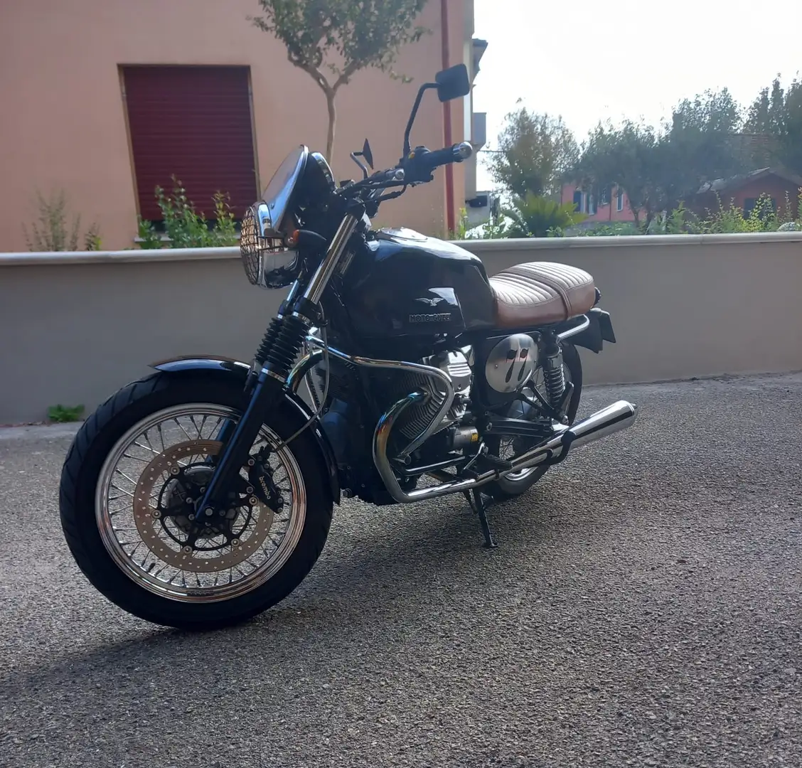 Moto Guzzi V 7 Negru - 1