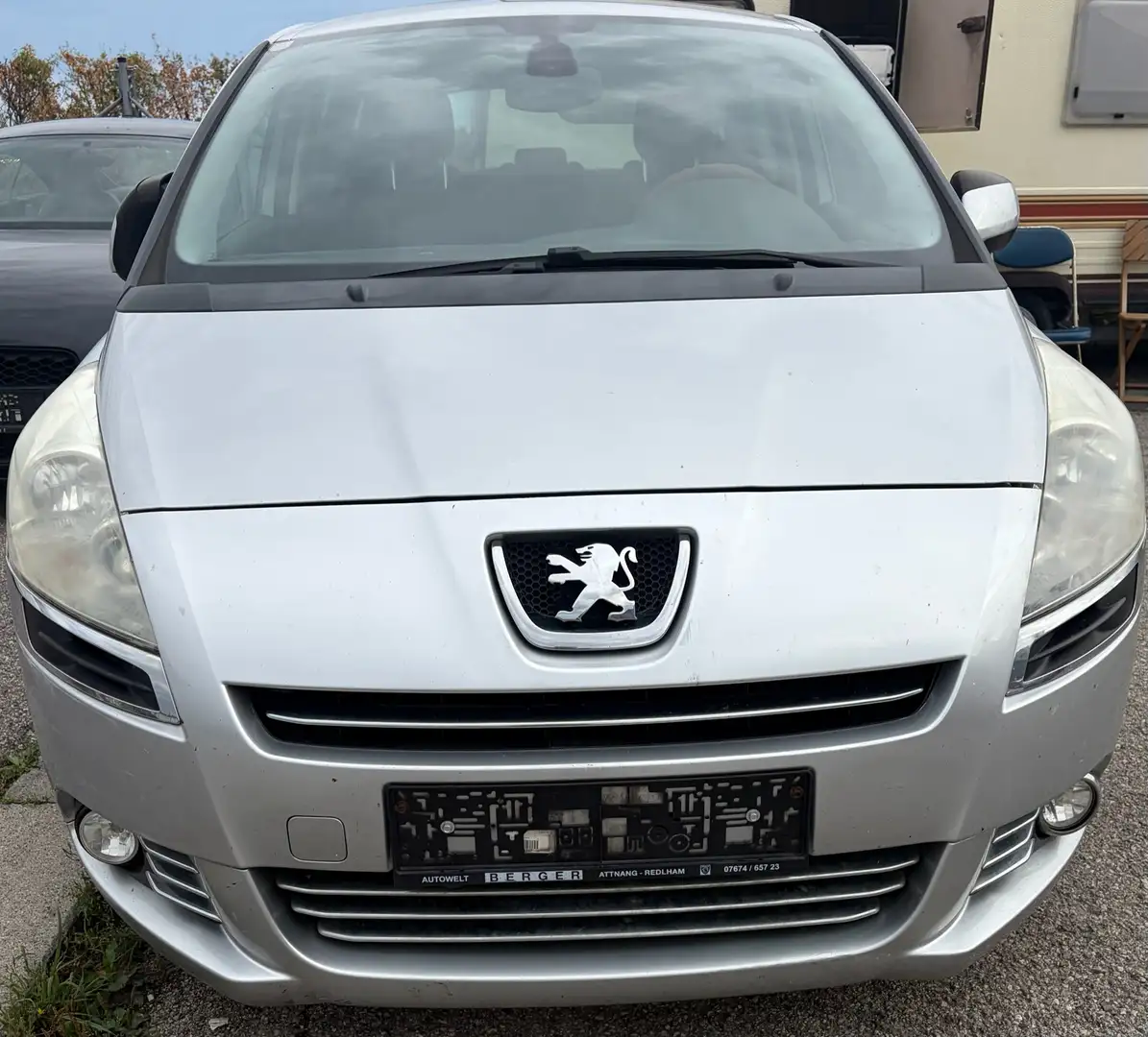 Peugeot 5008 1.6 HDI Professional Line FAP Grau - 1