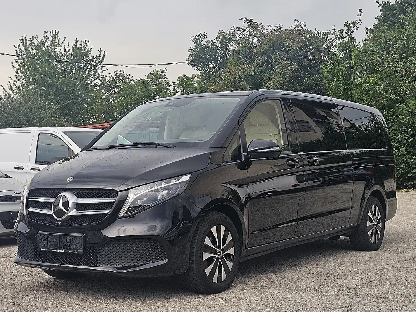 Mercedes-Benz V 300 d BusinessVan 4MATIC extralang Avantgarde Aut. ... Schwarz - 2