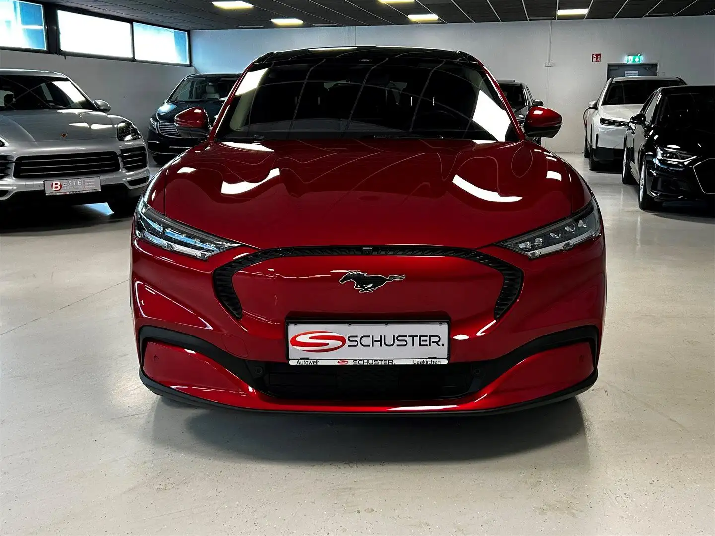 Ford Mustang Mach-E Elektro 68kWh Standard Range Rot - 2