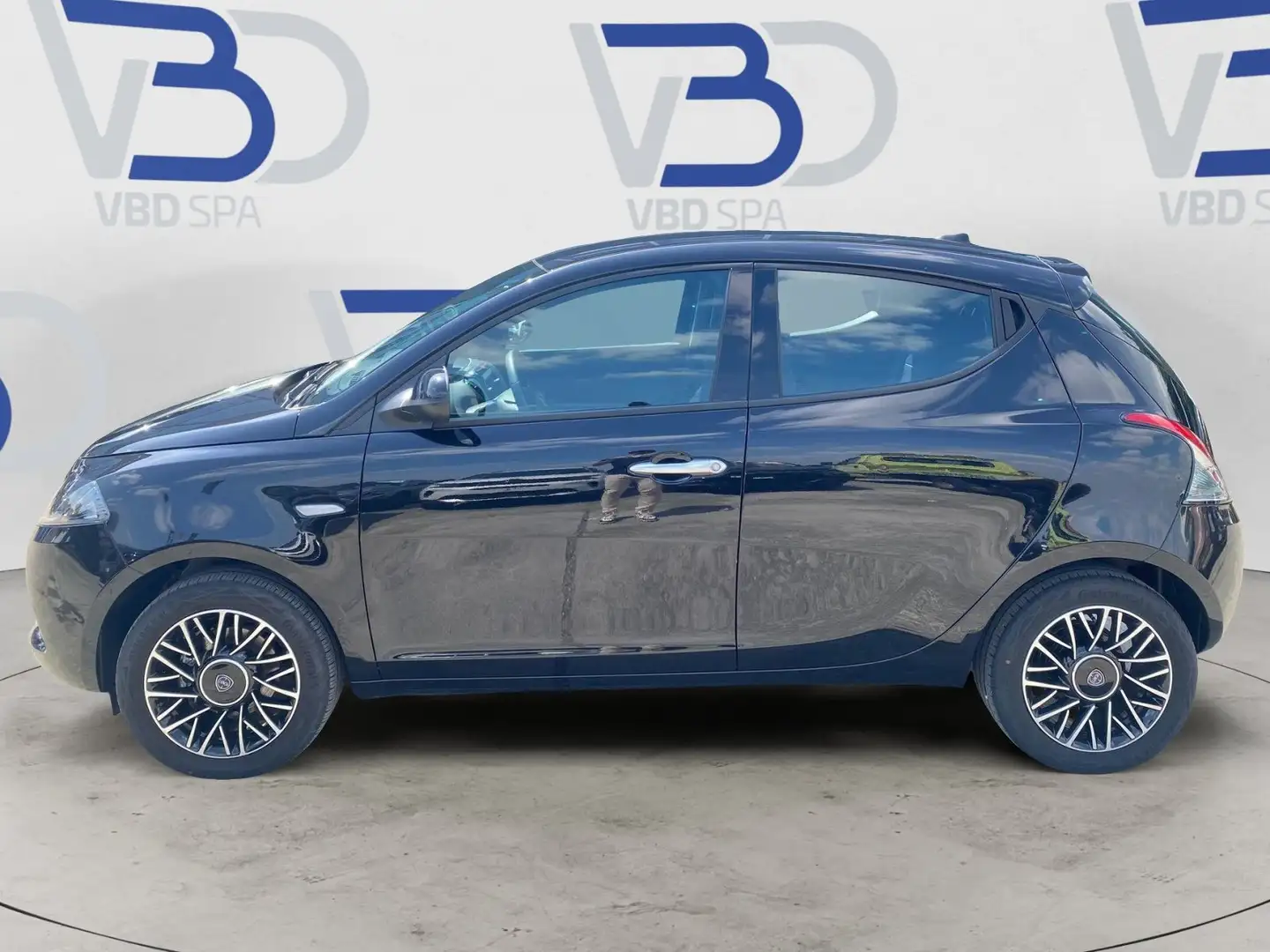 Lancia Ypsilon Ypsilon 1.0 FireFly 5 porte S&S Hybrid Platino Schwarz - 2