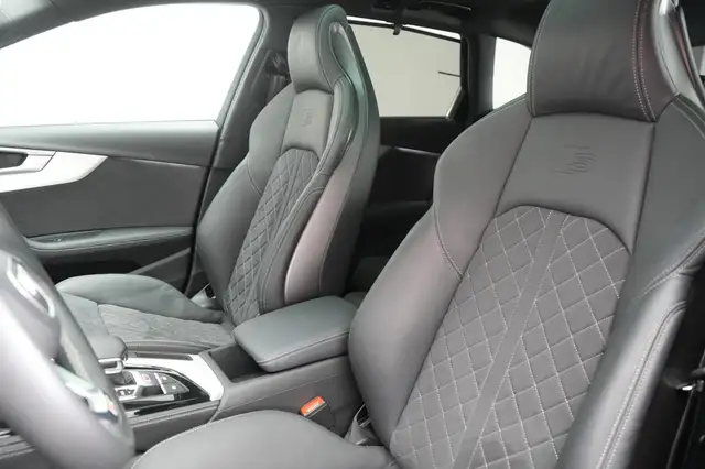 Audi S4 view 11