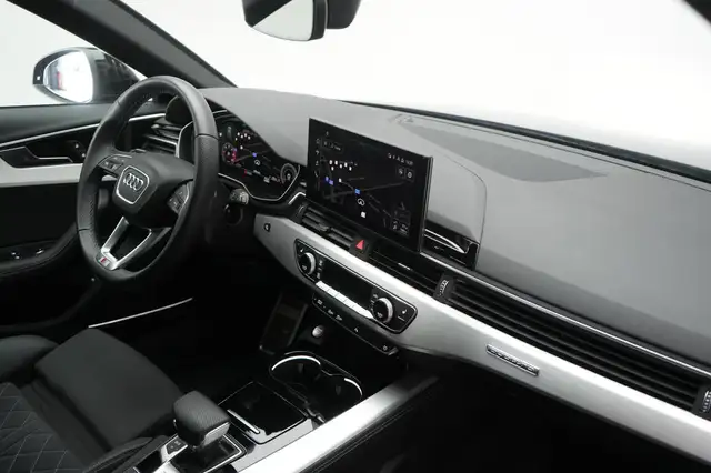 Audi S4 view 7