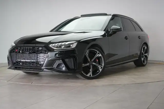 Audi S4 view 3