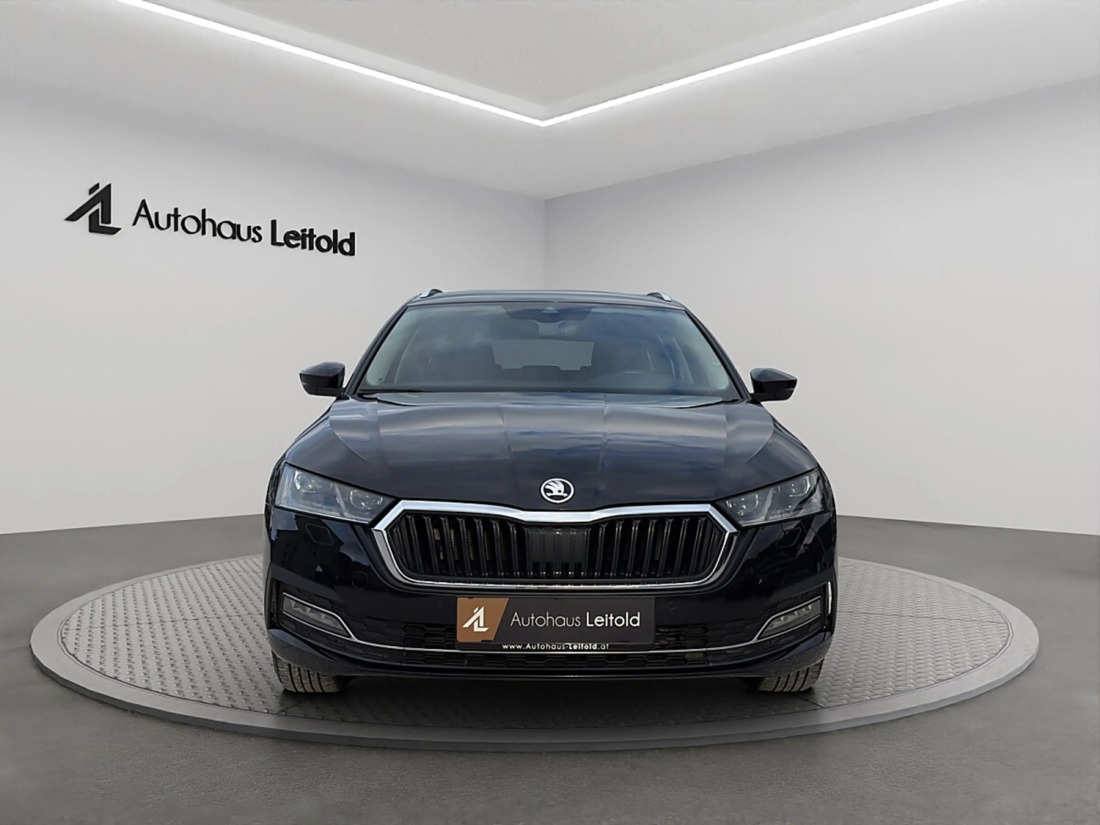 Skoda Octavia Combi 2,0 TDI Style DSG AHK MATRIX LED MEMORY K... — photo 2