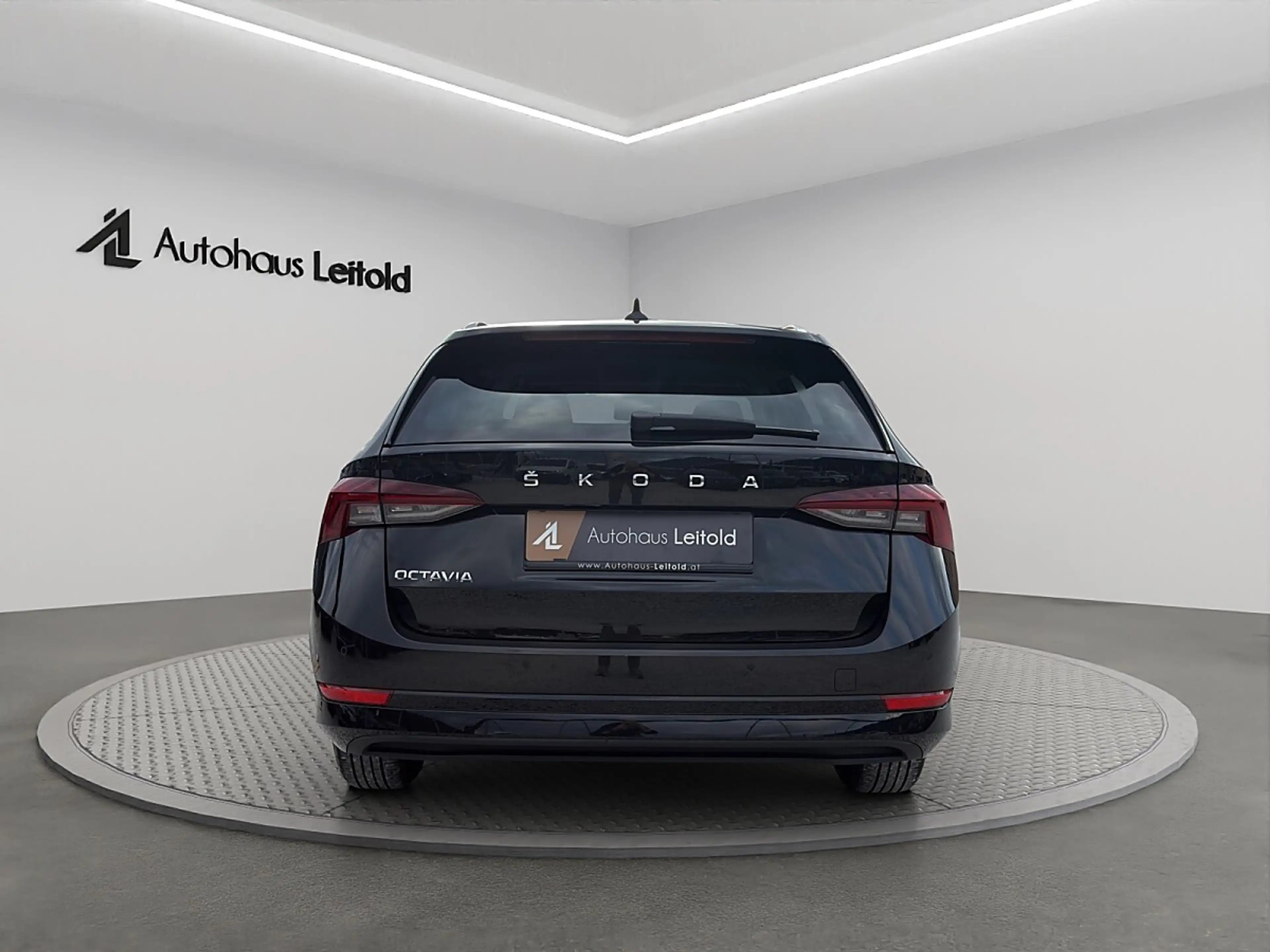 Skoda Octavia Combi 2,0 TDI Style DSG AHK MATRIX LED MEMORY K... — photo 5