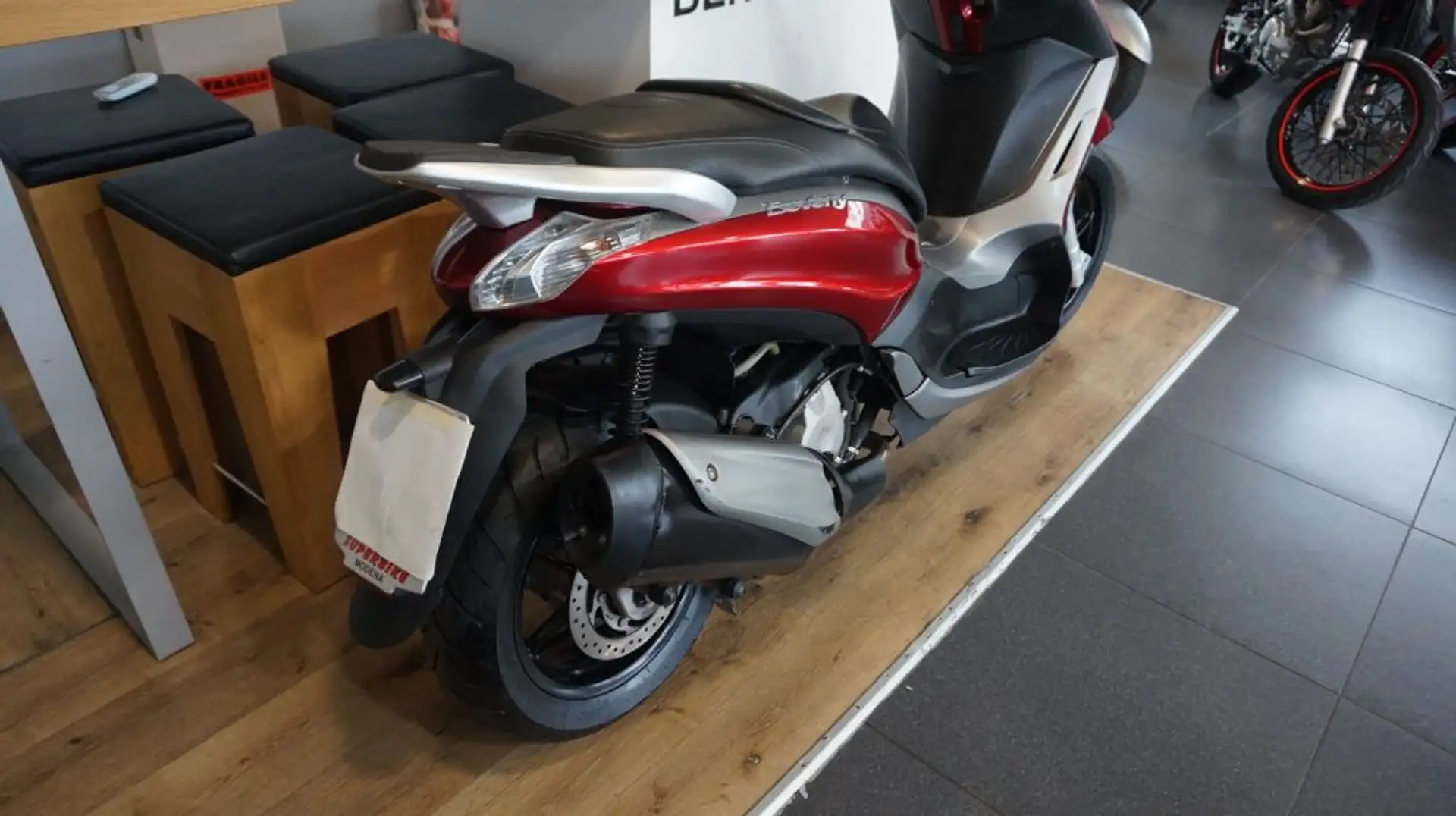 Piaggio Beverly 350 SportTouring ie Rouge - 1