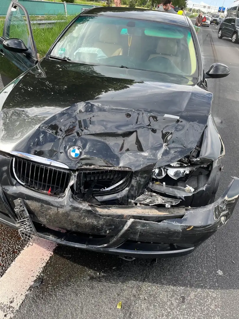 BMW 330 318i Business Line Zwart - 1