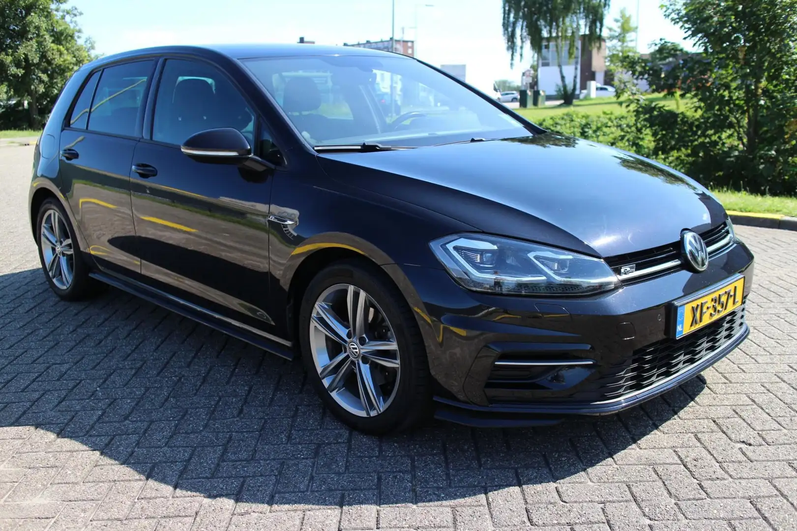 Volkswagen Golf 1.5 TSI Highline Business R_LINE_HELE NETTE AUTO Zwart - 2