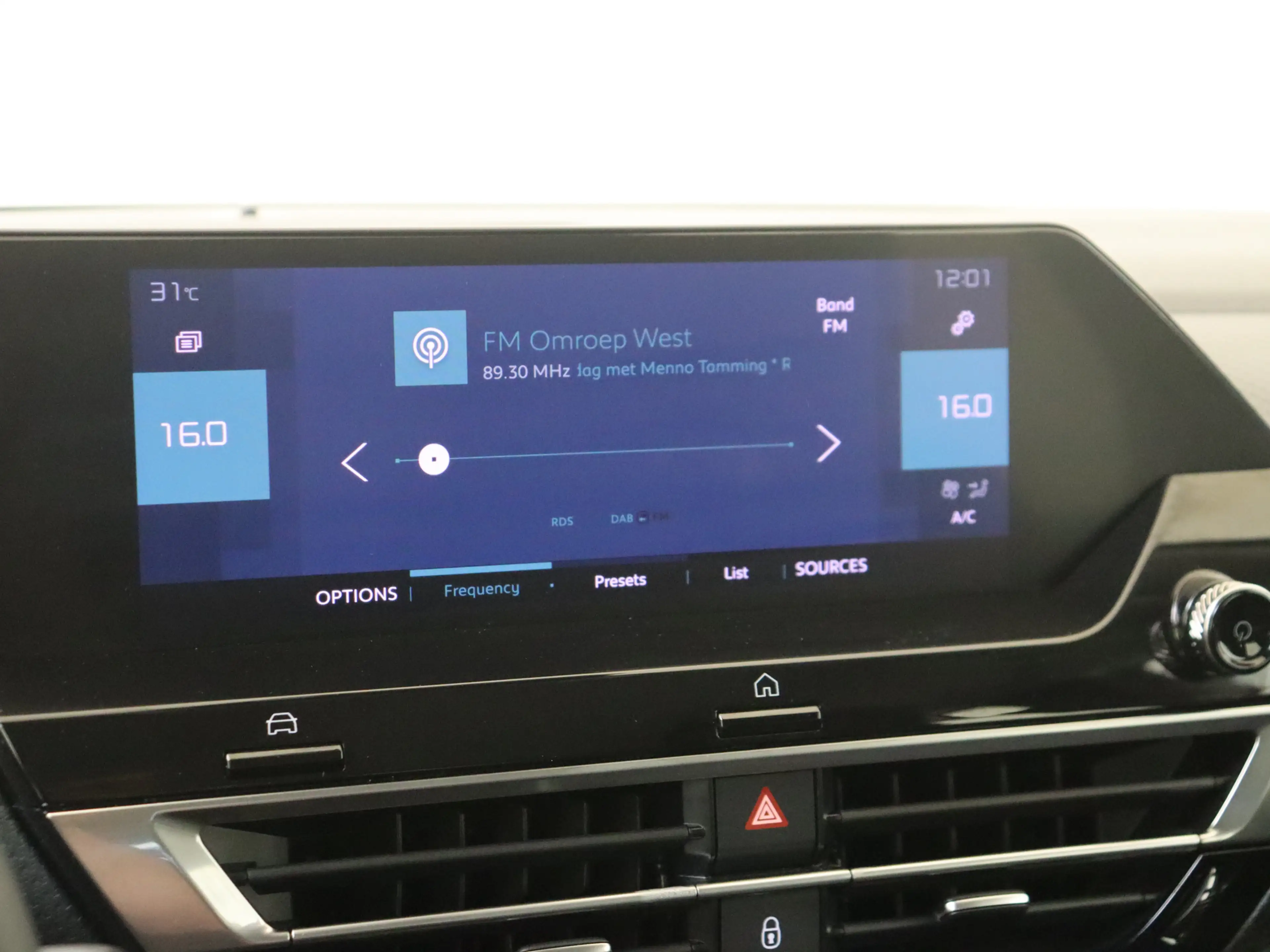 Citroen E-C4 Electric Feel Pack 50 kWh — photo 15