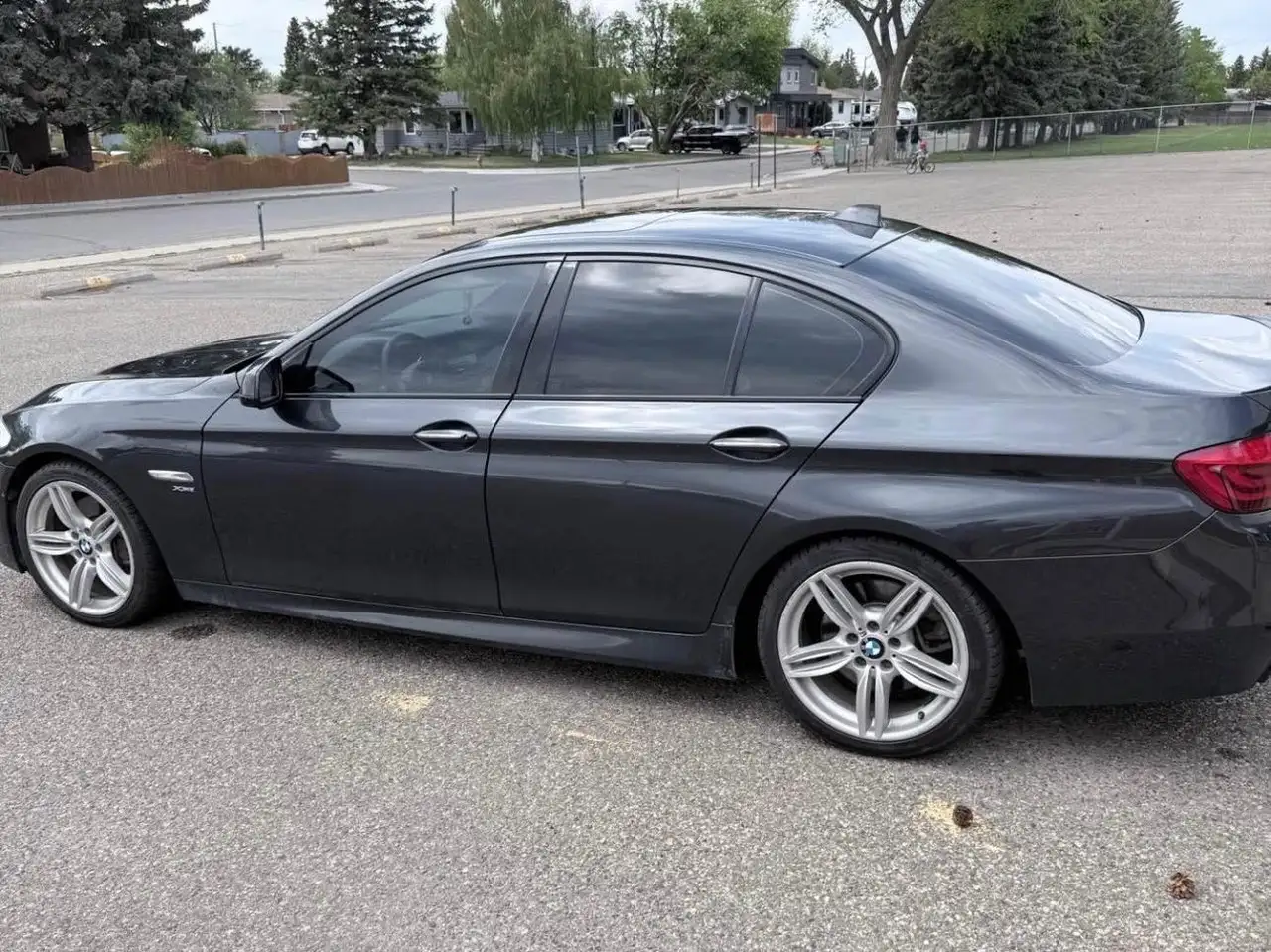 BMW 5 Series снимка BMW 5 Series