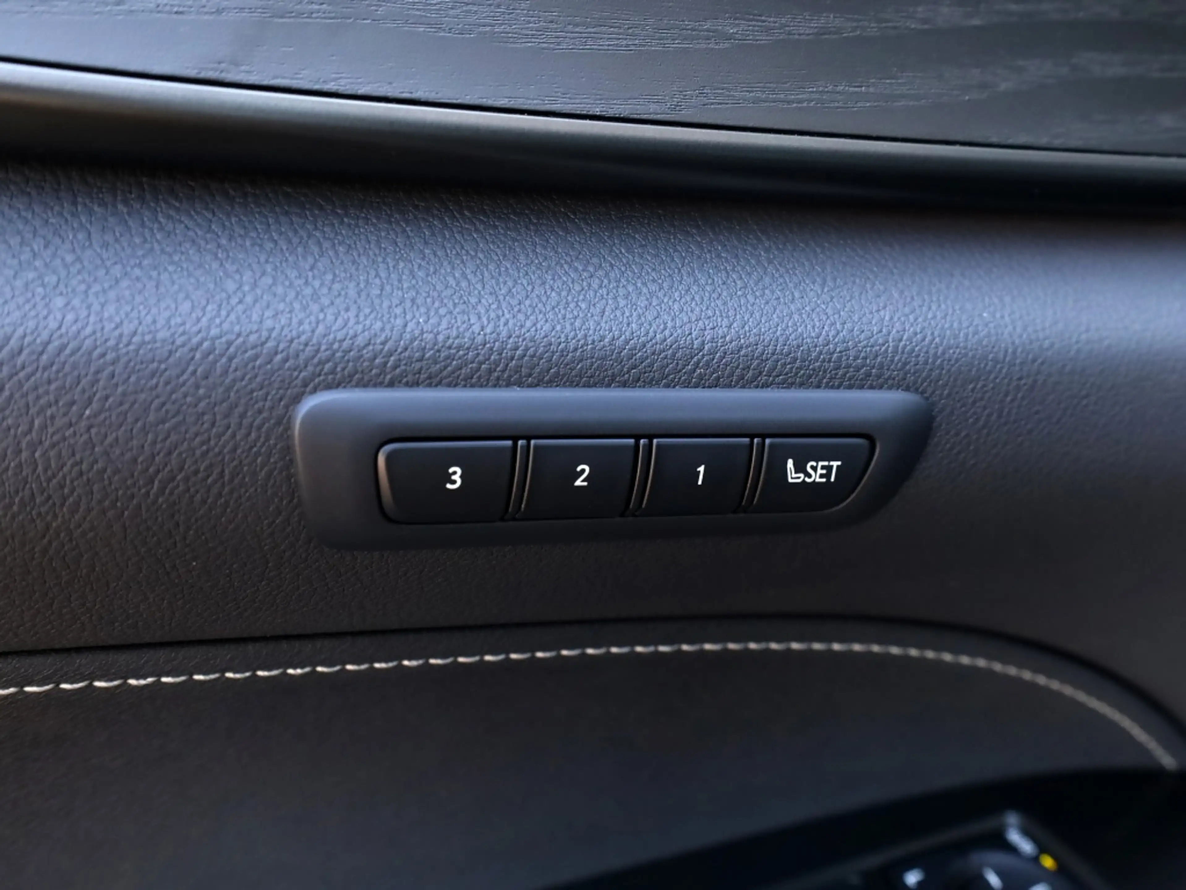 Lexus NX 450h+ AWD Executive Line | President Pack | 360 Camera | — photo 32