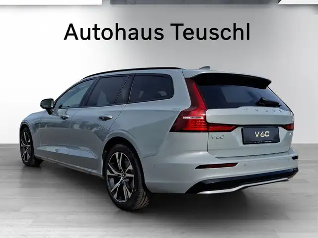 Volvo V60 Plus, B4 Mild Hybrid, Benzin, Dark Ansicht 3