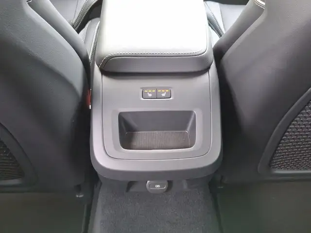 Volvo V60 Plus, B4 Mild Hybrid, Benzin, Dark Ansicht 15