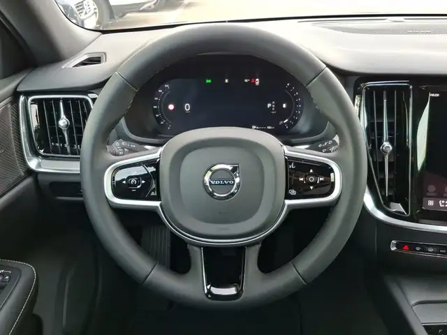 Volvo V60 Plus, B4 Mild Hybrid, Benzin, Dark Ansicht 9