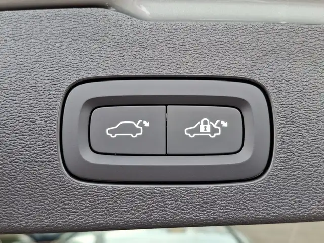 Volvo V60 Plus, B4 Mild Hybrid, Benzin, Dark Ansicht 18