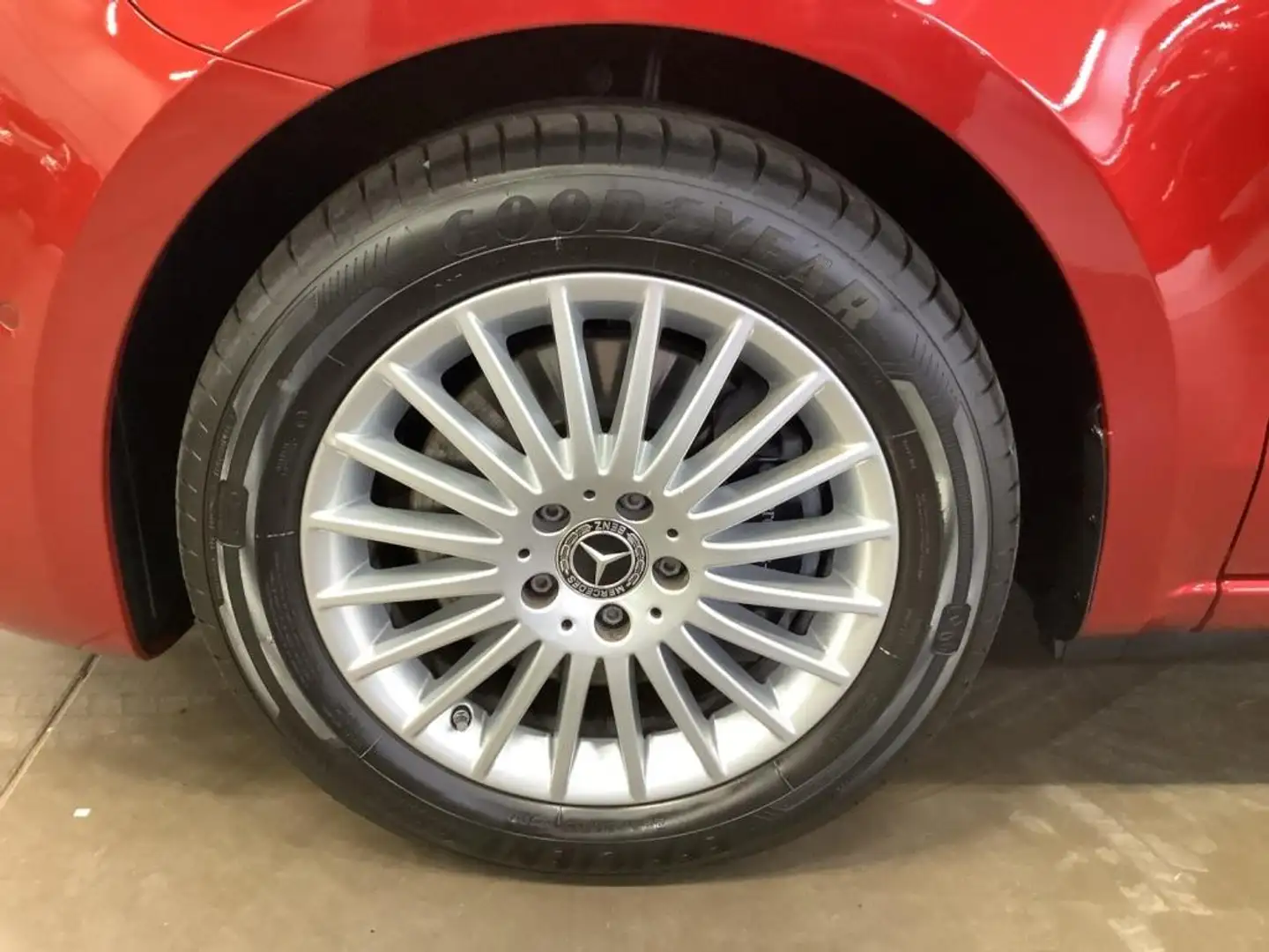 Mercedes-Benz V 220 d STYLE Lang MultiBeam/Distronic/AHK 2,5t/ Rot - 2