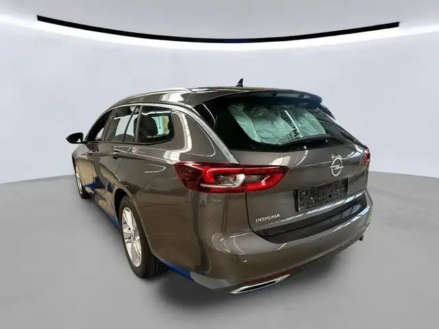 Opel Insignia view 4