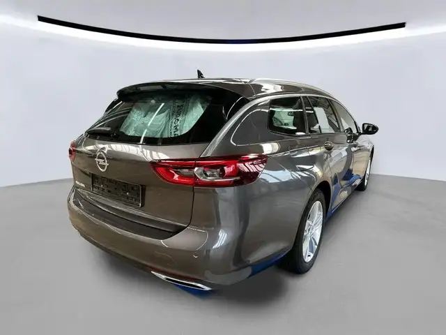 Opel Insignia view 3