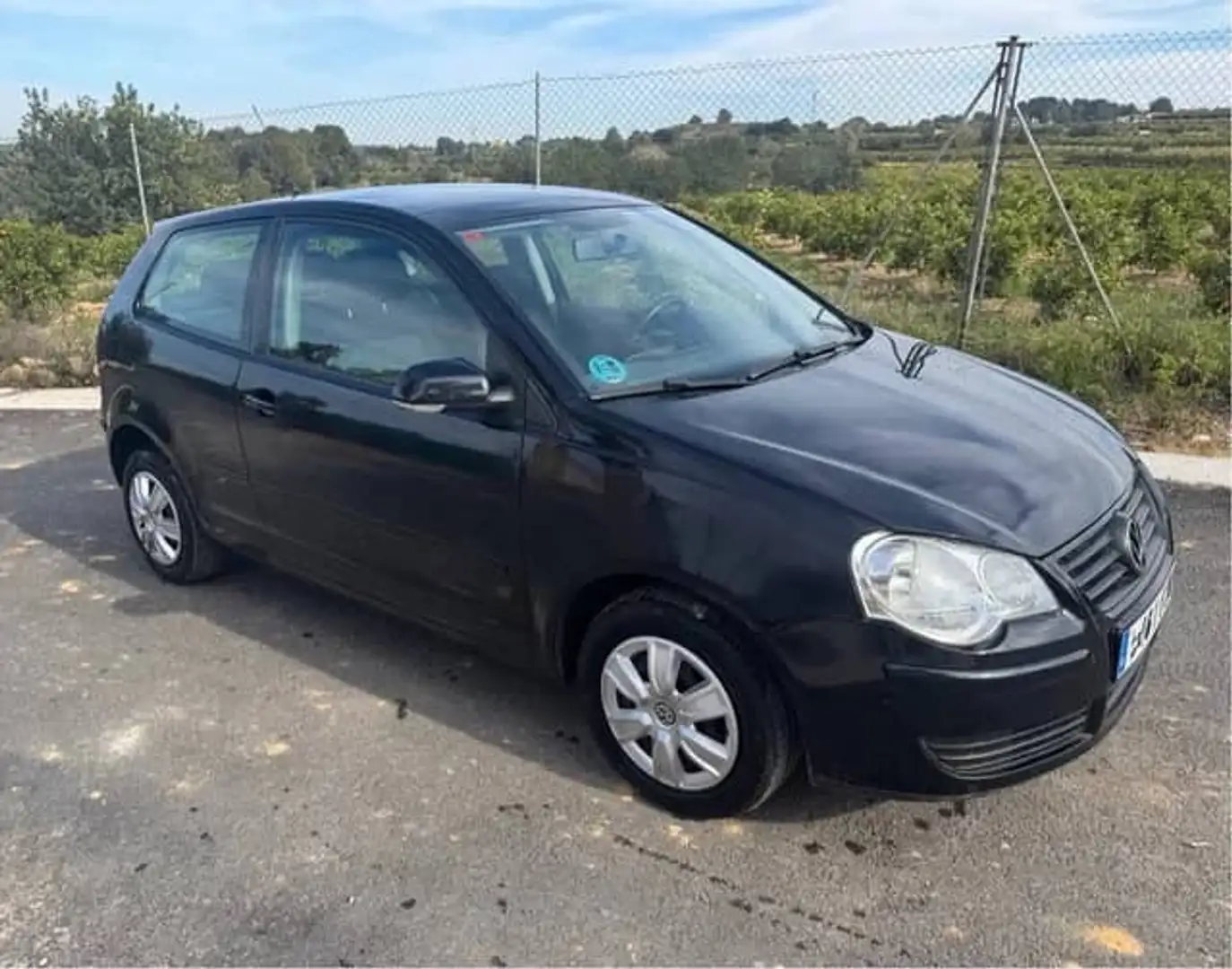 Volkswagen Polo Sedan - 1