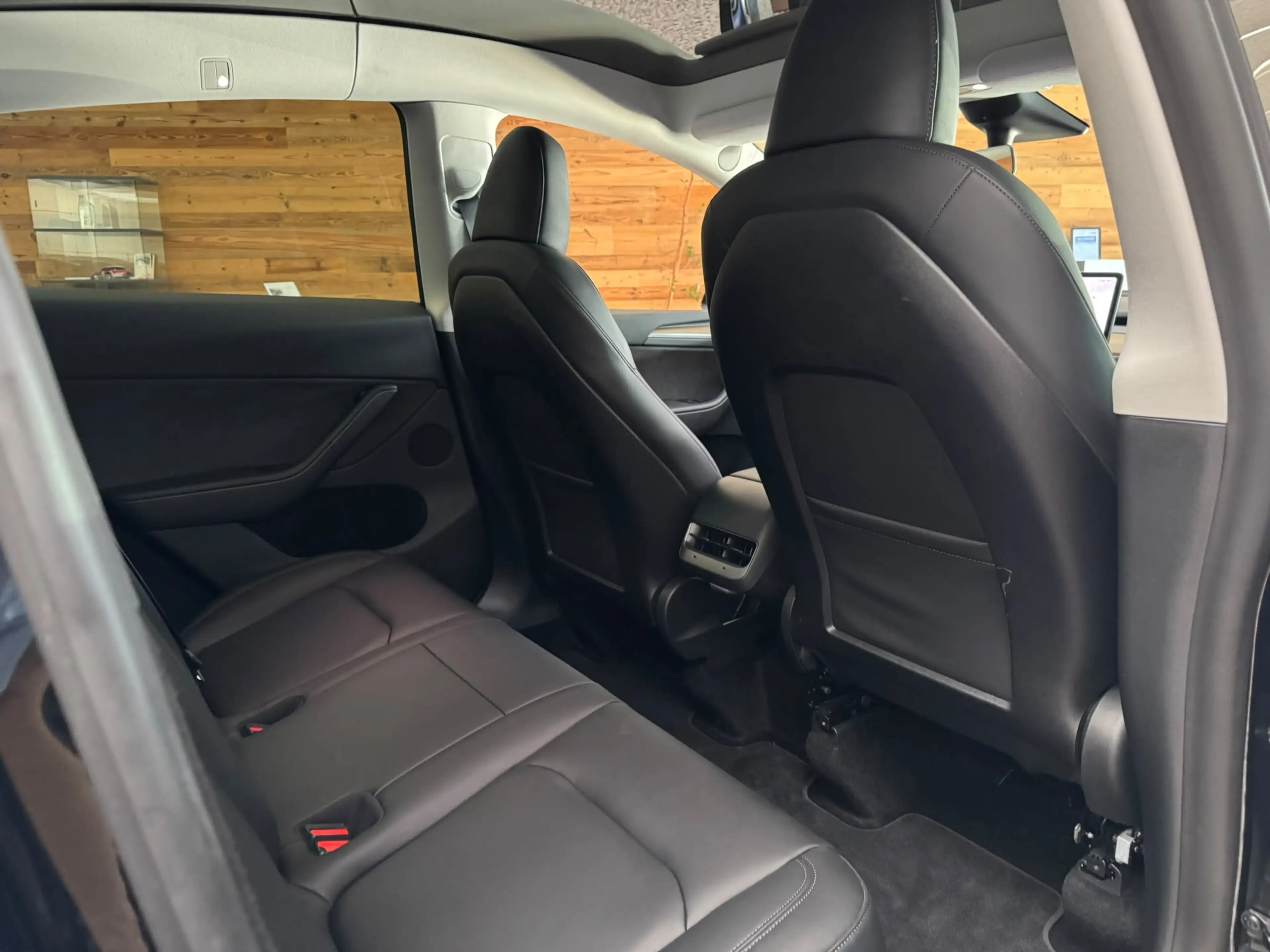 Tesla Model Y Long Range Dual AWD PANO NAVI LED SHZ WP — photo 8