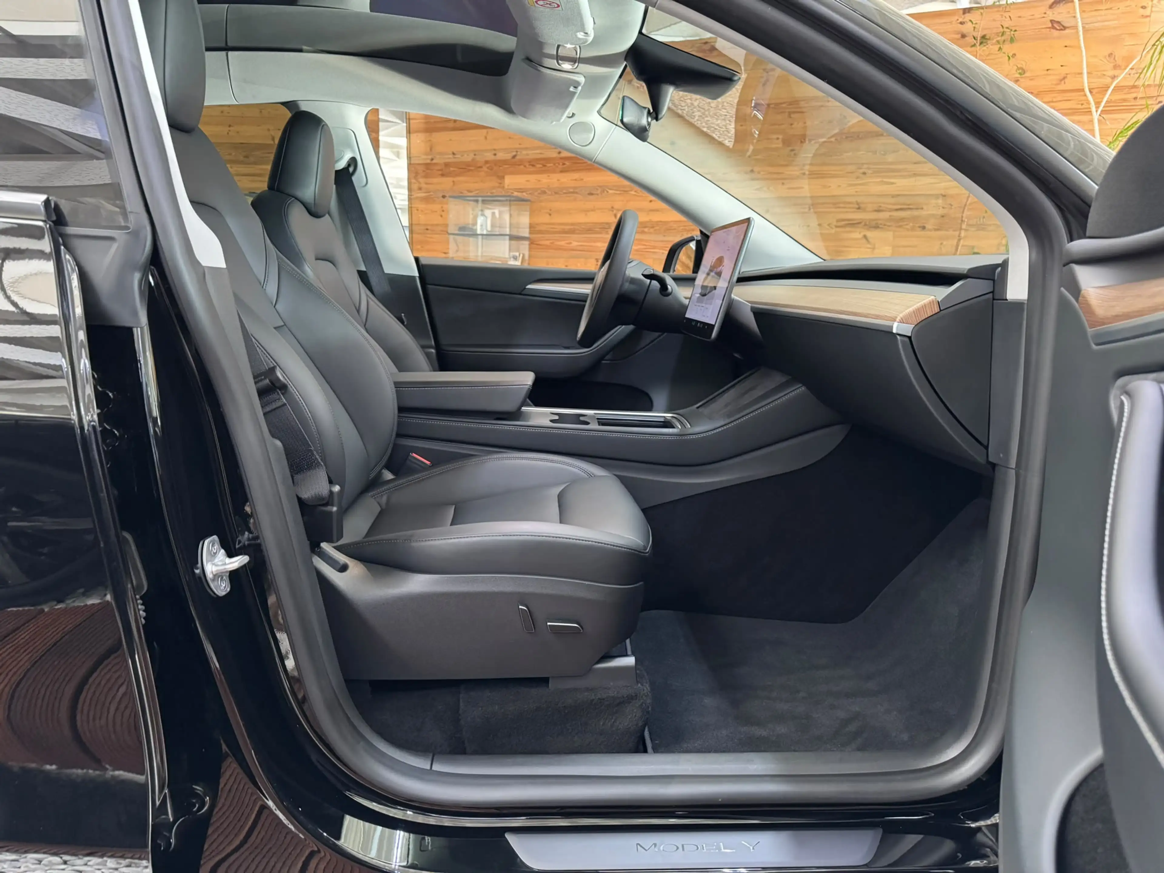 Tesla Model Y Long Range Dual AWD PANO NAVI LED SHZ WP — photo 7