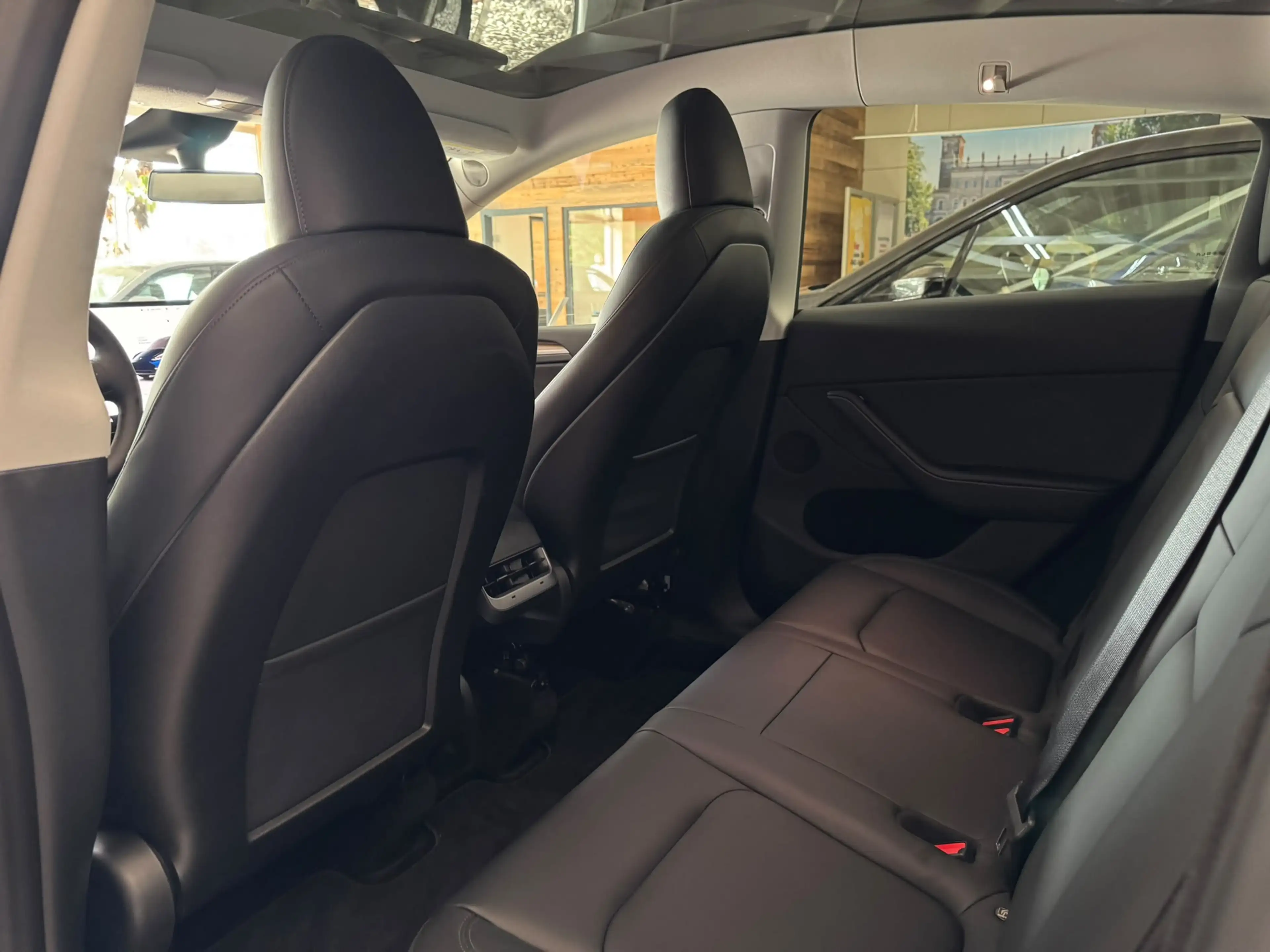 Tesla Model Y Long Range Dual AWD PANO NAVI LED SHZ WP — photo 9