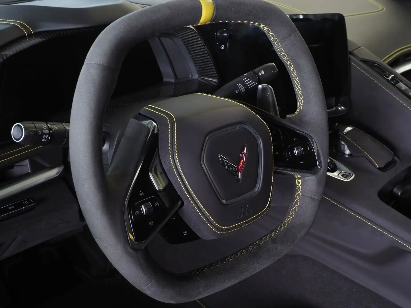 Corvette C8 Stingray Performance // Carbon Fibre // Alcantara Bílá - 2