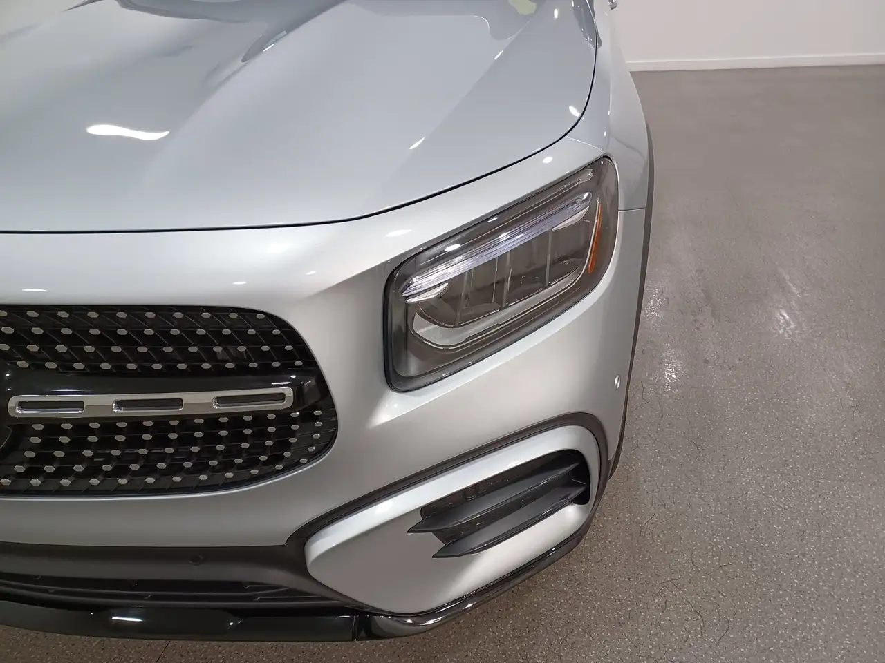 Mercedes-Benz GLB снимка Mercedes-Benz GLB