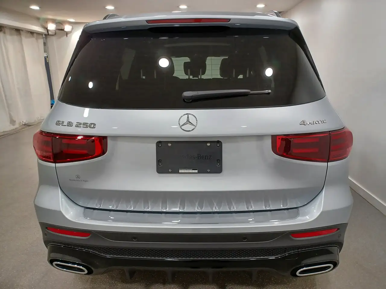 Mercedes-Benz GLB снимка Mercedes-Benz GLB