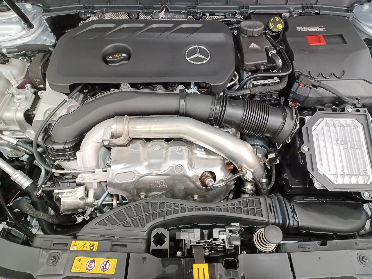 Mercedes-Benz GLB снимка Mercedes-Benz GLB