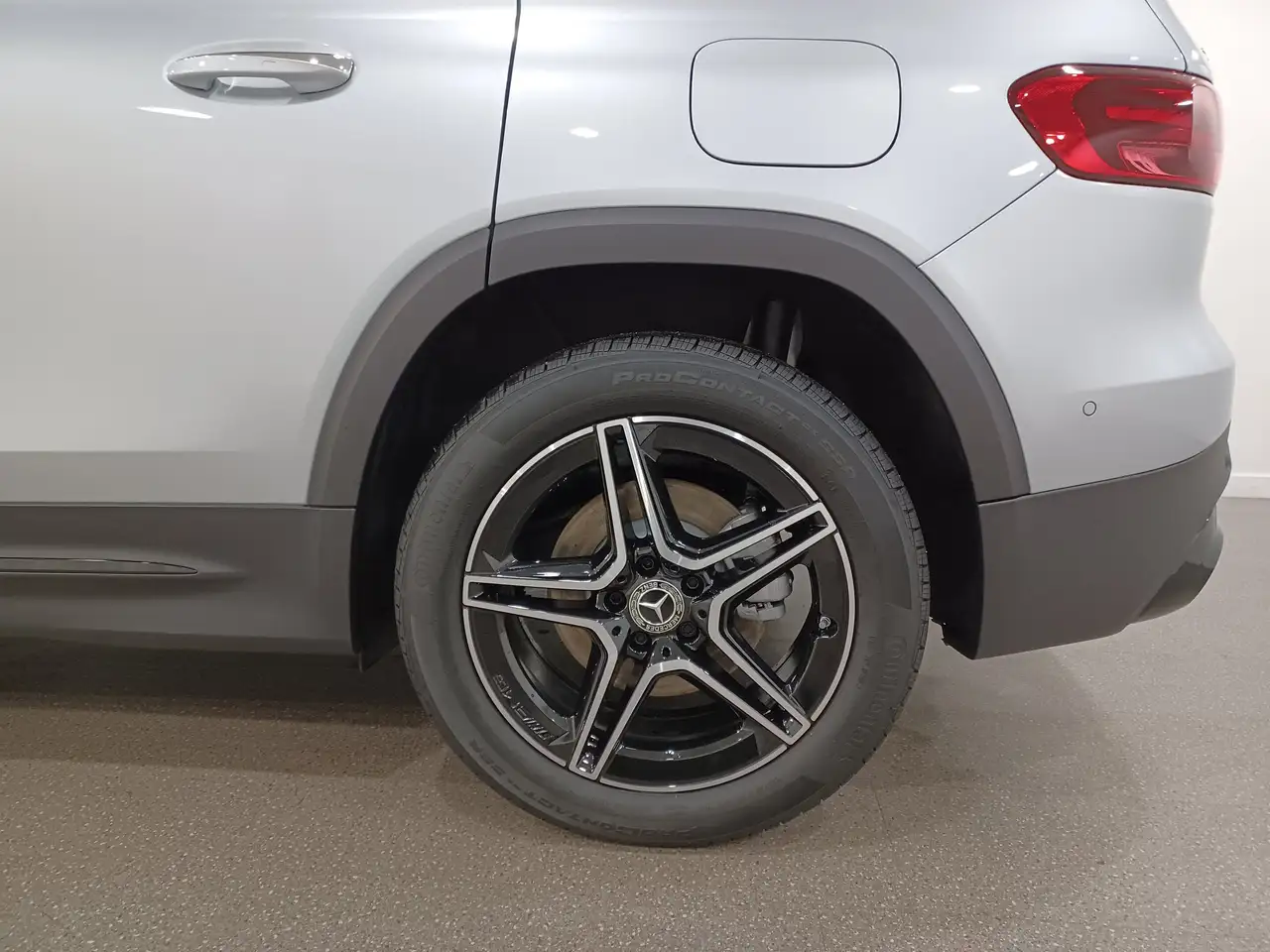 Mercedes-Benz GLB снимка Mercedes-Benz GLB